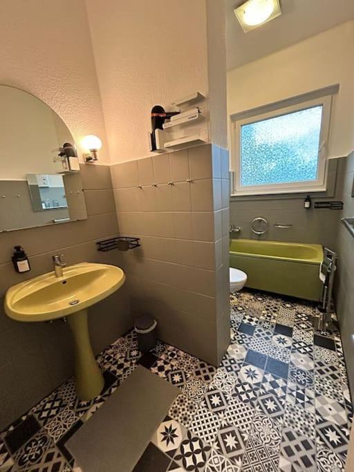 Duplex Apartment Ullstein- 4 Bedrooms, 2 Bathrooms, Living Room, 2 Parking Spaces, Boxspringbeds, Family & Business Apartment! Berlin Zewnętrze zdjęcie