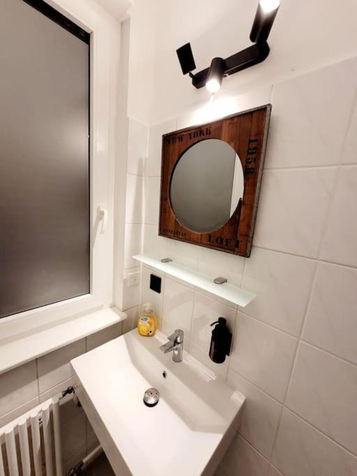 Duplex Apartment Ullstein- 4 Bedrooms, 2 Bathrooms, Living Room, 2 Parking Spaces, Boxspringbeds, Family & Business Apartment! Berlin Zewnętrze zdjęcie