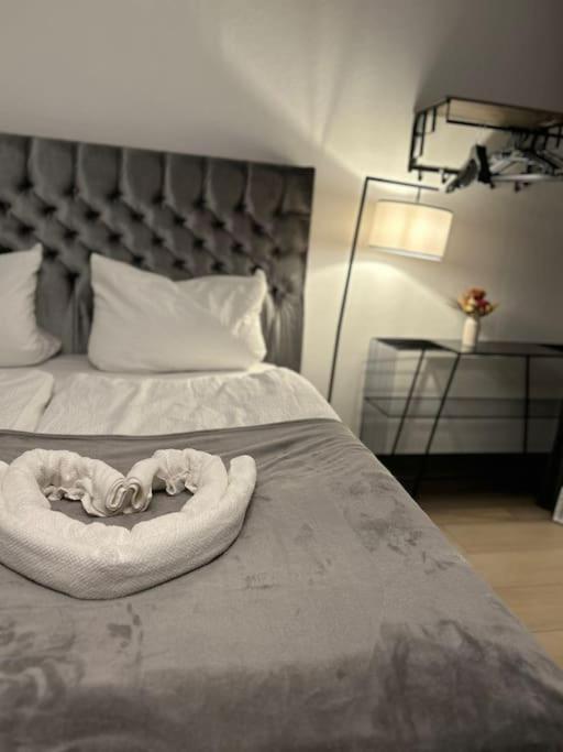 Duplex Apartment Ullstein- 4 Bedrooms, 2 Bathrooms, Living Room, 2 Parking Spaces, Boxspringbeds, Family & Business Apartment! Berlin Zewnętrze zdjęcie