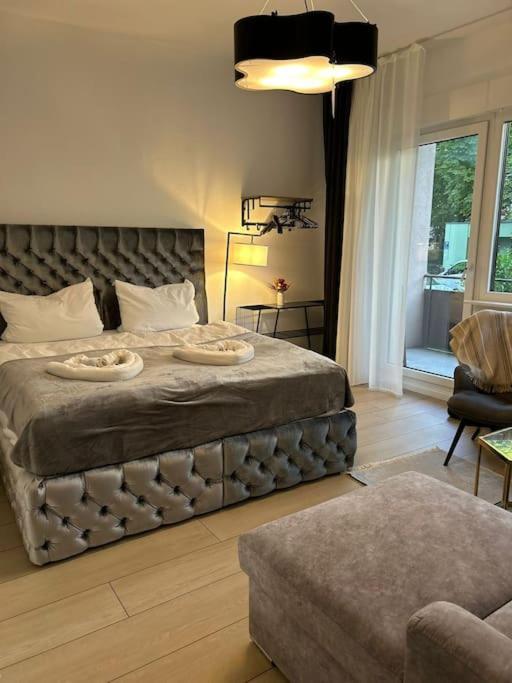 Duplex Apartment Ullstein- 4 Bedrooms, 2 Bathrooms, Living Room, 2 Parking Spaces, Boxspringbeds, Family & Business Apartment! Berlin Zewnętrze zdjęcie