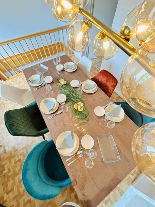 Duplex Apartment Ullstein- 4 Bedrooms, 2 Bathrooms, Living Room, 2 Parking Spaces, Boxspringbeds, Family & Business Apartment! Berlin Zewnętrze zdjęcie