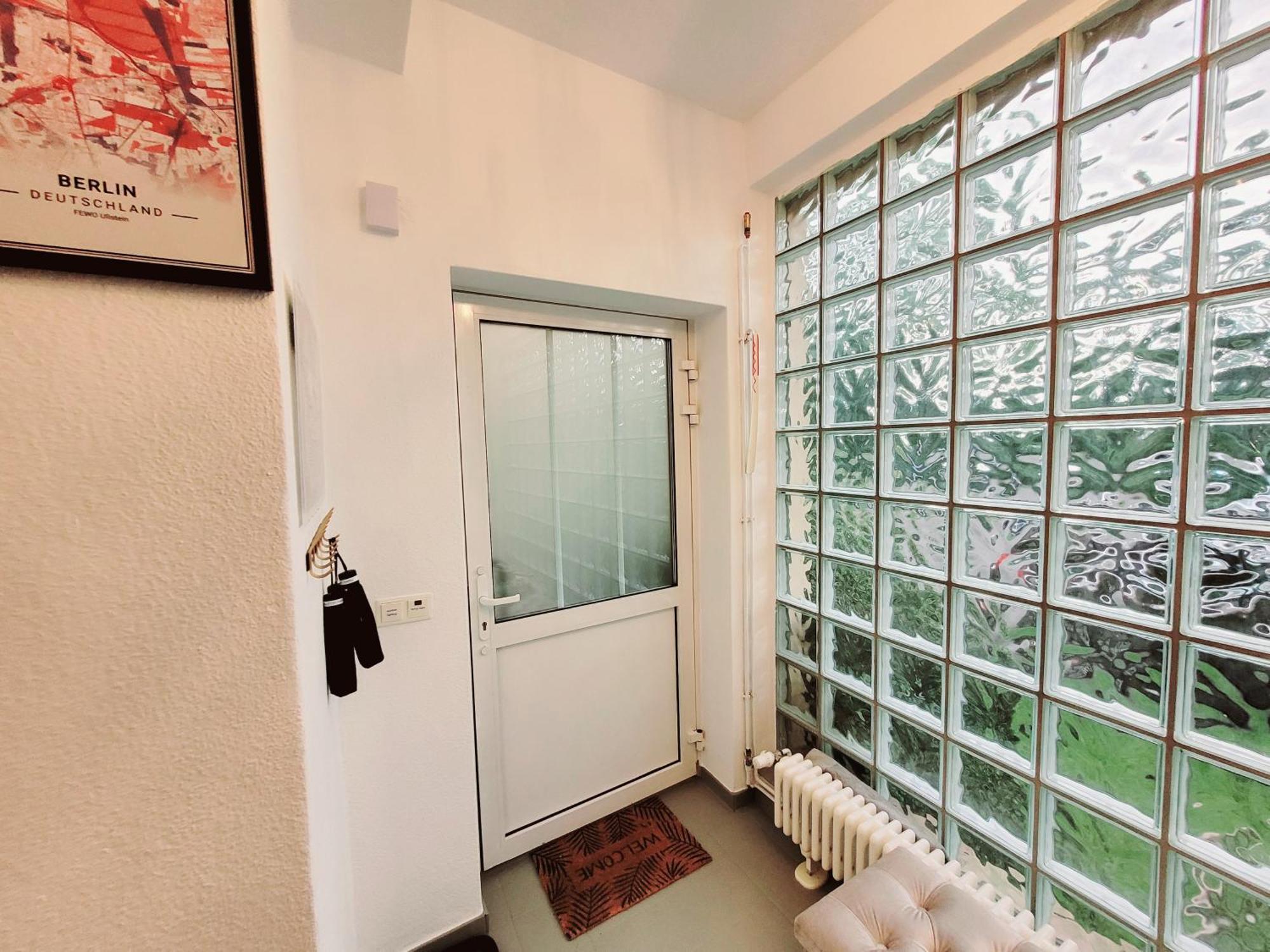 Duplex Apartment Ullstein- 4 Bedrooms, 2 Bathrooms, Living Room, 2 Parking Spaces, Boxspringbeds, Family & Business Apartment! Berlin Zewnętrze zdjęcie