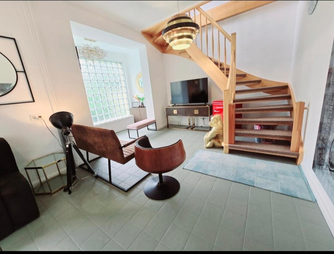 Duplex Apartment Ullstein- 4 Bedrooms, 2 Bathrooms, Living Room, 2 Parking Spaces, Boxspringbeds, Family & Business Apartment! Berlin Zewnętrze zdjęcie